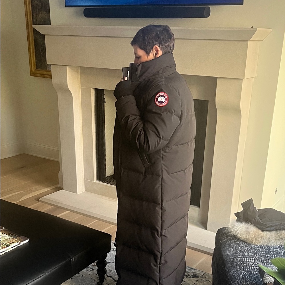 Canada Goose Women’s Dark Jacket - Picture 11 of 16